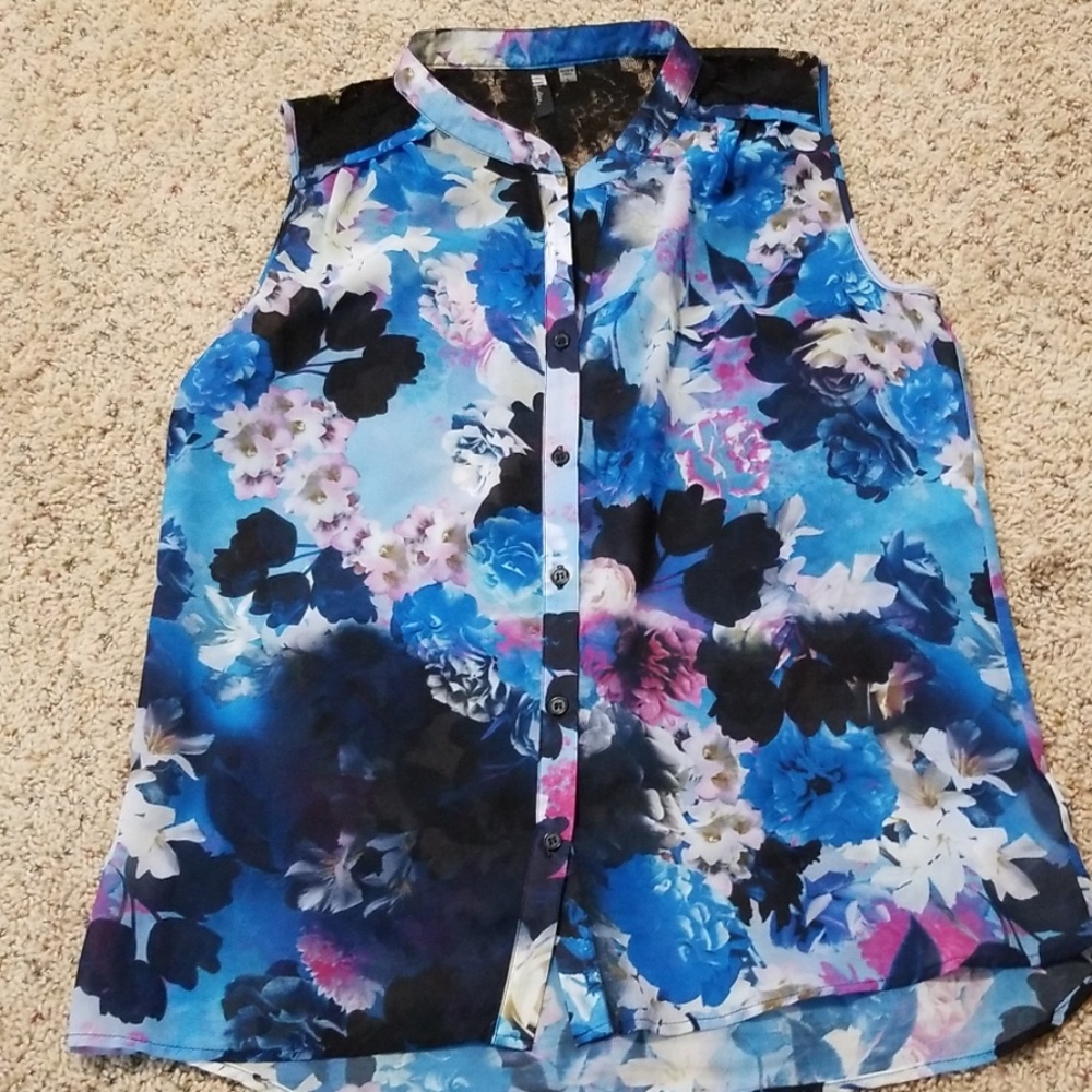 Kut from the Klothe sleeveless button down